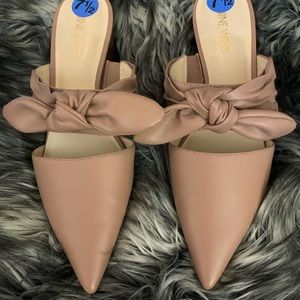 Nine West Bow Accent Heels - size 7.5.